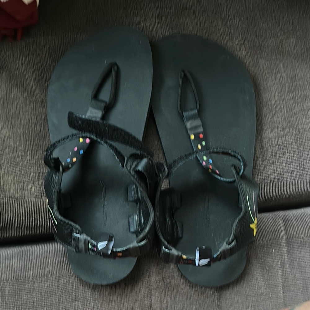 Pyoppfledge Black Sandals